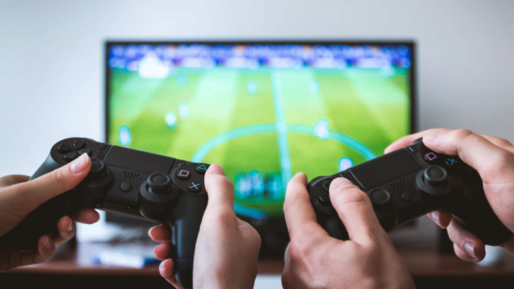 From Couch Co-op to Online Multiplayer: Social Dynamics in Gaming